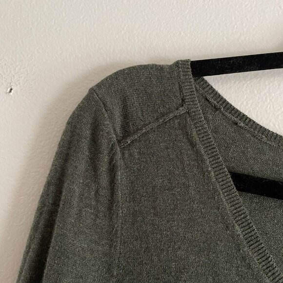 Gap Women S Olive Green V-Neck Wool Blend L/S Pullover Lightweight Sweater NWT - Picture 5 of 10